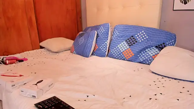 Maia W10 online show from 11/13/25, 12:26