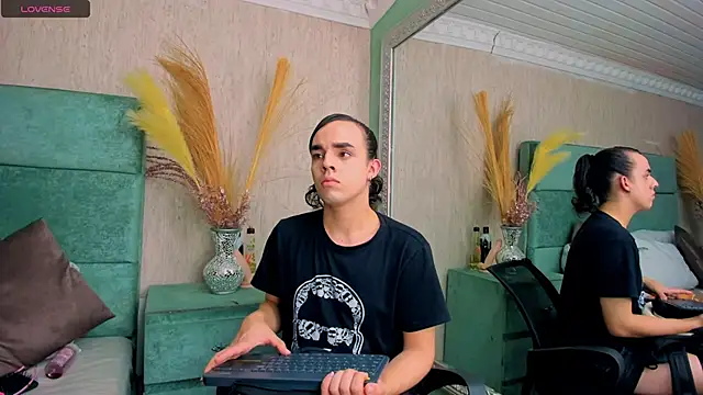 JustinePerry online show from 10/12/25, 08:41