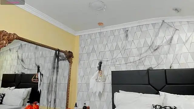 JustinePerry online show from 11/03/25, 03:52