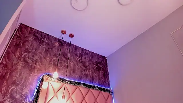 Snapshot of megan_100 chatting on 12/15/24, 07:31 megan 100 online show from 12/15/24, 07:31