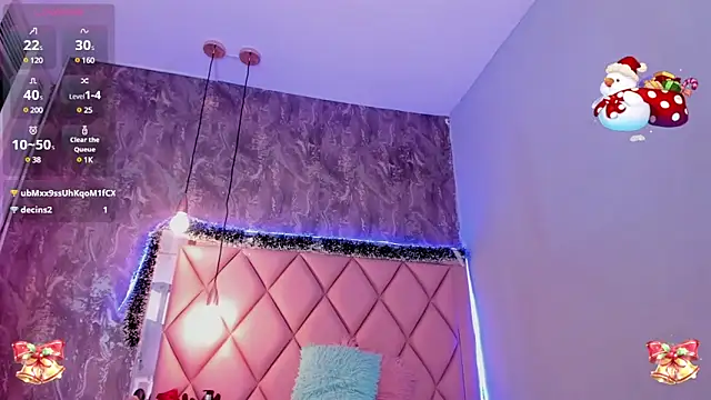 Snapshot of megan_100 chatting on 12/21/24, 10:19 megan 100 online show from 12/21/24, 10:19