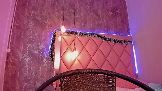 Snapshot of megan_100 chatting on 12/26/24, 10:09 megan 100 online show from 12/26/24, 10:09