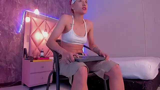 Snapshot of megan_100 chatting on 01/03/25, 06:57 megan 100 online show from 01/03/25, 06:57