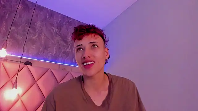 Snapshot of megan_100 chatting on 01/04/25, 01:31 megan 100 online show from 01/04/25, 01:31