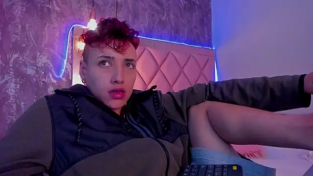 Snapshot of megan_100 chatting on 01/05/25, 10:29 megan 100 online show from 01/05/25, 10:29