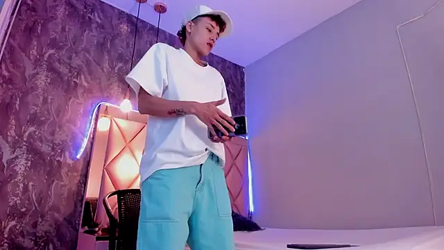 Snapshot of megan_100 chatting on 01/12/25, 07:10 megan 100 online show from 01/12/25, 07:10