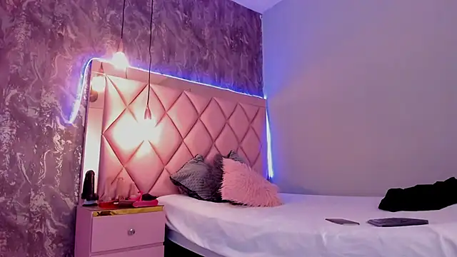 Snapshot of megan_100 chatting on 01/17/25, 06:44 megan 100 online show from 01/17/25, 06:44