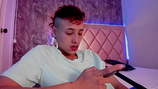 Snapshot of megan_100 chatting on 01/19/25, 10:17 megan 100 online show from 01/19/25, 10:17