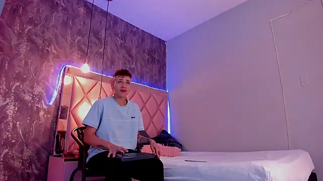 Snapshot of megan_100 chatting on 01/23/25, 06:56 megan 100 online show from 01/23/25, 06:56