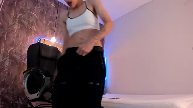 Snapshot of megan_100 chatting on 02/27/25, 06:31 megan 100 online show from 02/27/25, 06:31