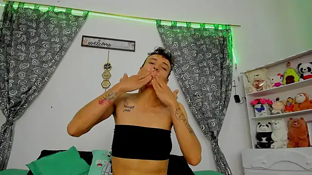 Snapshot of megan_100 chatting on 09/24/25, 06:55 megan 100 online show from 09/24/25, 06:55