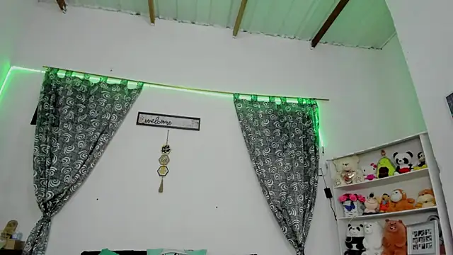 Snapshot of megan_100 chatting on 09/25/25, 07:06 megan 100 online show from 09/25/25, 07:06