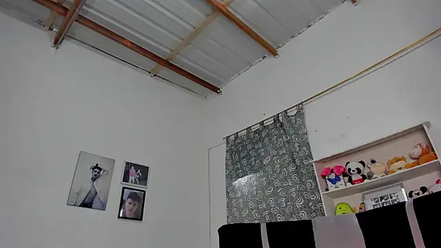 Snapshot of megan_100 chatting on 10/27/25, 06:45 megan 100 online show from 10/27/25, 06:45