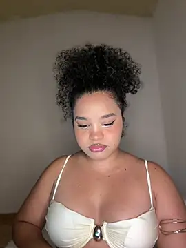 Snapshot of Lucy_wilson5 chatting on 10/16/25, 01:50 Lucy wilson5 online show from 10/16/25, 01:50