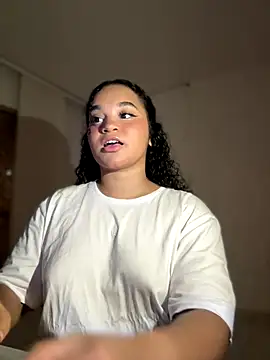 Snapshot of Lucy_wilson5 chatting on 11/16/25, 03:12 Lucy wilson5 online show from 11/16/25, 03:12