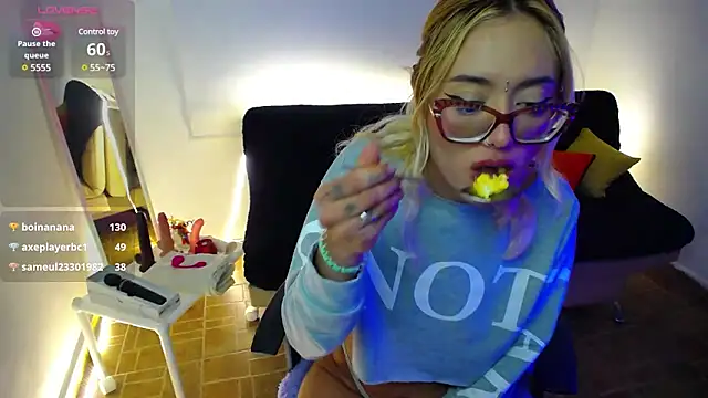 Snapshot of 911Calling chatting on 12/10/24, 02:38 911Calling online show from 12/10/24, 02:38