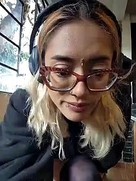 Snapshot of 911Calling chatting on 01/21/25, 10:19 911Calling online show from 01/21/25, 10:19