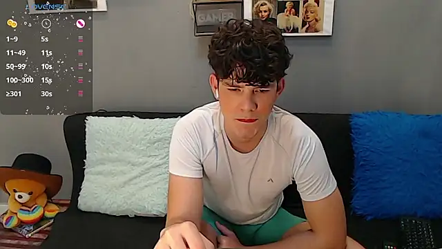 Snapshot of Angelo-cianuro- chatting on 12/04/24, 11:02 Angelo-cianuro- online show from 12/04/24, 11:02