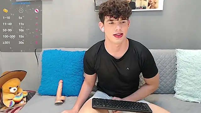 Snapshot of Angelo-cianuro- chatting on 01/14/25, 10:02 Angelo-cianuro- online show from 01/14/25, 10:02