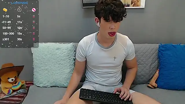 Snapshot of Angelo-cianuro- chatting on 01/25/25, 11:32 Angelo-cianuro- online show from 01/25/25, 11:32