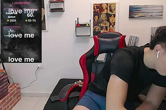 Snapshot of Angelo-cianuro- chatting on 10/08/25, 01:03 Angelo-cianuro- online show from 10/08/25, 01:03