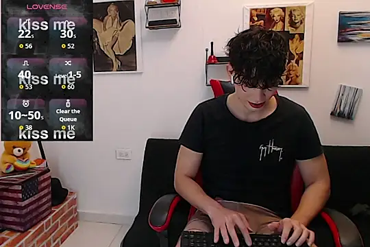 Snapshot of Angelo-cianuro- chatting on 10/12/25, 10:53 Angelo-cianuro- online show from 10/12/25, 10:53