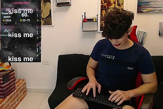 Snapshot of Angelo-cianuro- chatting on 10/15/25, 10:32 Angelo-cianuro- online show from 10/15/25, 10:32