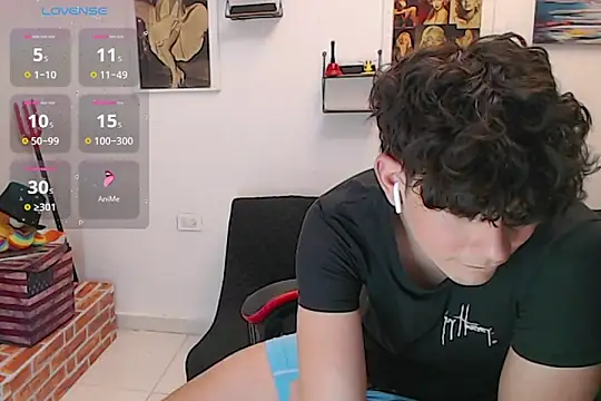 Snapshot of Angelo-cianuro- chatting on 10/18/25, 12:13 Angelo-cianuro- online show from 10/18/25, 12:13