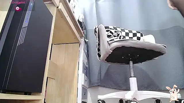 Snapshot of CN-Doudou chatting on 10/14/25, 04:13 CN-Doudou online show from 10/14/25, 04:13