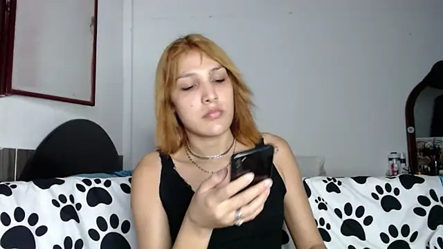 Snapshot of alexandra_lorens chatting on 11/19/25, 05:07 alexandra lorens online show from 11/19/25, 05:07