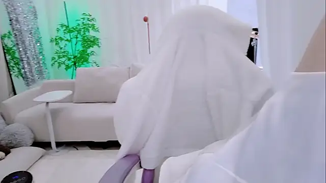 Vaness-a online show from 11/16/25, 09:04