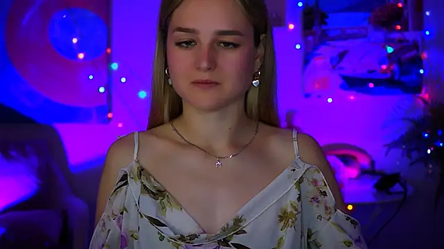 DeboraLarson online show from 10/11/25, 05:28