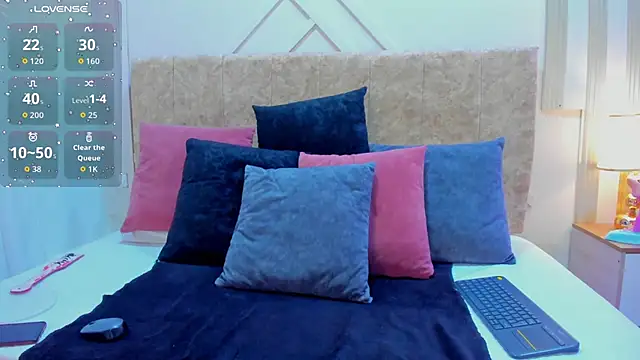 ashley  foxx  online show from 11/08/25, 02:06