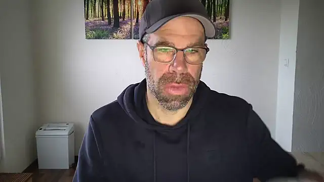 Snapshot of Harry_Boldt chatting on 10/09/25, 06:11 Harry Boldt online show from 10/09/25, 06:11