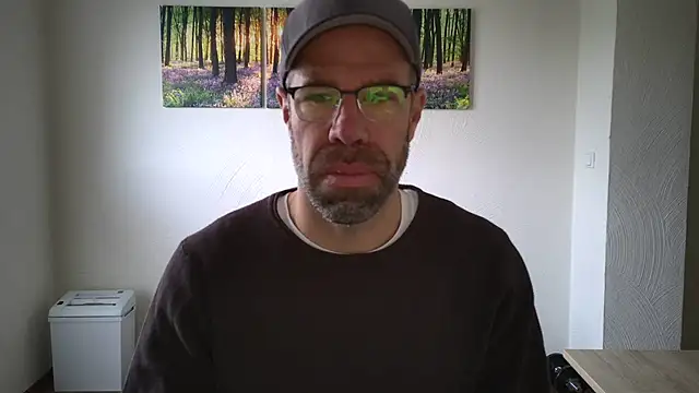 Snapshot of Harry_Boldt chatting on 10/10/25, 06:23 Harry Boldt online show from 10/10/25, 06:23