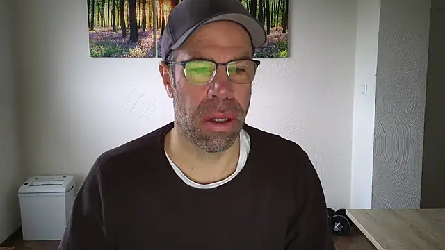 Snapshot of Harry_Boldt chatting on 10/14/25, 07:20 Harry Boldt online show from 10/14/25, 07:20