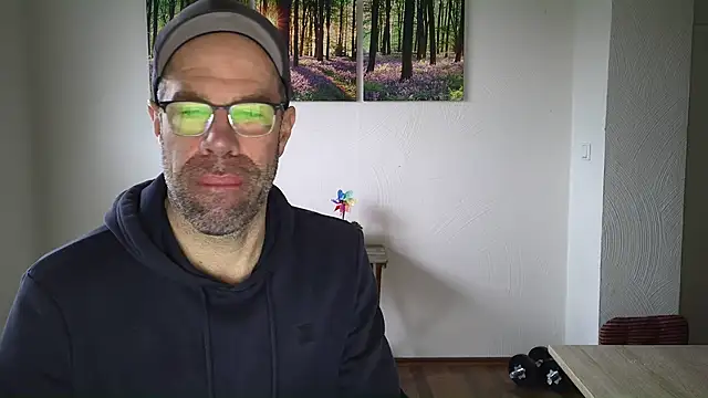 Snapshot of Harry_Boldt chatting on 11/14/25, 07:40 Harry Boldt online show from 11/14/25, 07:40