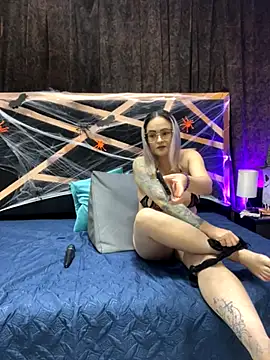 Snapshot of tiffanyandClark chatting on 10/28/25, 04:31 tiffanyandClark online show from 10/28/25, 04:31