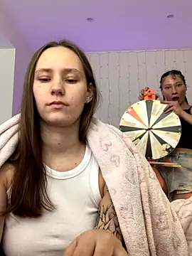 Snapshot of HotCaramellsTV chatting on 09/10/25, 10:04 HotCaramellsTV online show from 09/10/25, 10:04
