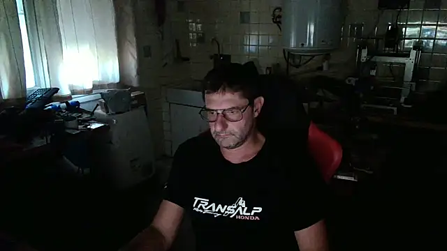 Snapshot of snork80 chatting on 09/18/25, 04:31 snork80 online show from 09/18/25, 04:31