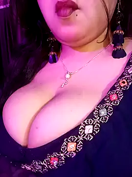 Snapshot of Suhanakhan00 chatting on 02/06/25, 06:02 Suhanakhan00 online show from 02/06/25, 06:02