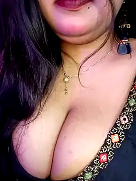 Snapshot of Suhanakhan00 chatting on 03/08/25, 05:11 Suhanakhan00 online show from 03/08/25, 05:11