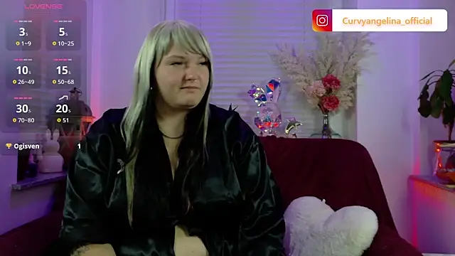 Snapshot of CurvyAngelina_Official chatting on 10/07/25, 07:55 CurvyAngelina Official online show from 10/07/25, 07:55