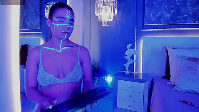 Snapshot of IvyEllis chatting on 10/12/25, 12:37 IvyEllis online show from 10/12/25, 12:37