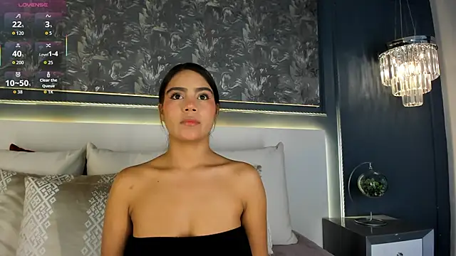 Snapshot of IvyEllis chatting on 10/21/25, 12:17 IvyEllis online show from 10/21/25, 12:17