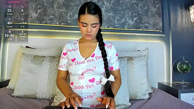 Snapshot of IvyEllis chatting on 11/02/25, 11:34 IvyEllis online show from 11/02/25, 11:34