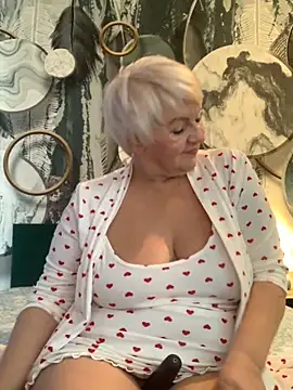 Laura Millf online show from 10/28/25, 10:19