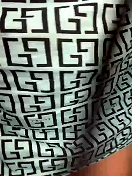 Laura Millf online show from 11/10/25, 12:37