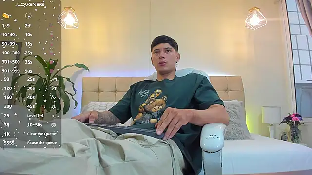 Snapshot of Damian23__ chatting on 01/16/25, 12:20 Damian23 online show from 01/16/25, 12:20