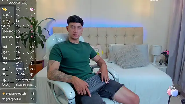 Snapshot of Damian23__ chatting on 01/20/25, 04:23 Damian23 online show from 01/20/25, 04:23